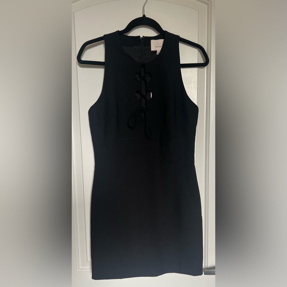 $395 NWT Cinq à Sept Irene Black Lace-Up Keyhole Mini Sheath Dress XS